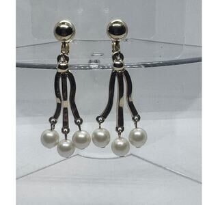 Sarah Coventry drop gold toned pearl drop earrings clip on, vintage, MCM